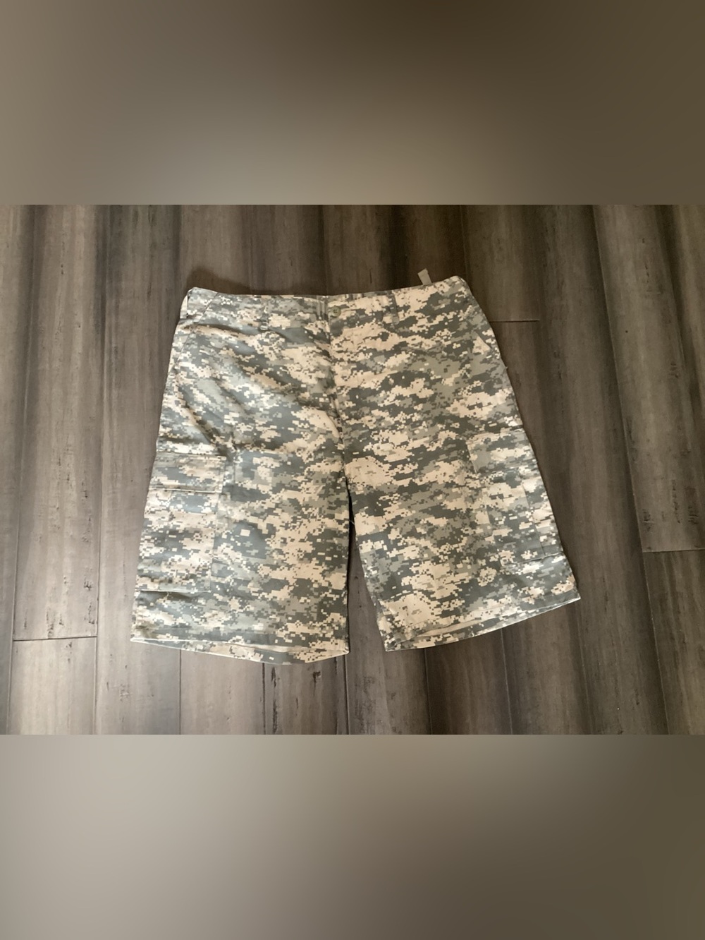 Men’s Digital Camouflage XL Regular 39” to 43” Military Shorts